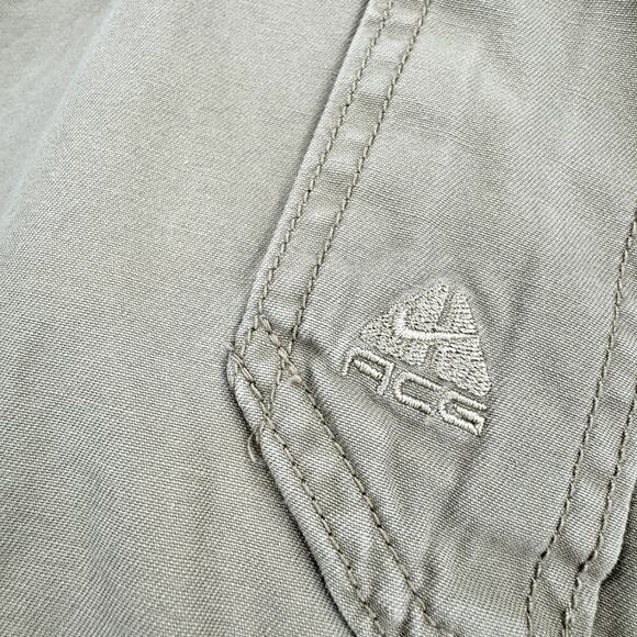Nike ACG Shorts Mens 40 (40x11) Khaki Tan Cargo All Conditions Gear Cotton - Picture 3 of 9